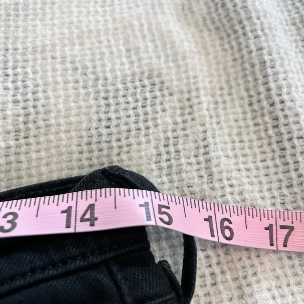 Levi Strauss & Co Women’s Button Fly Black Jeans

Size 8 - Picture 7 of 9